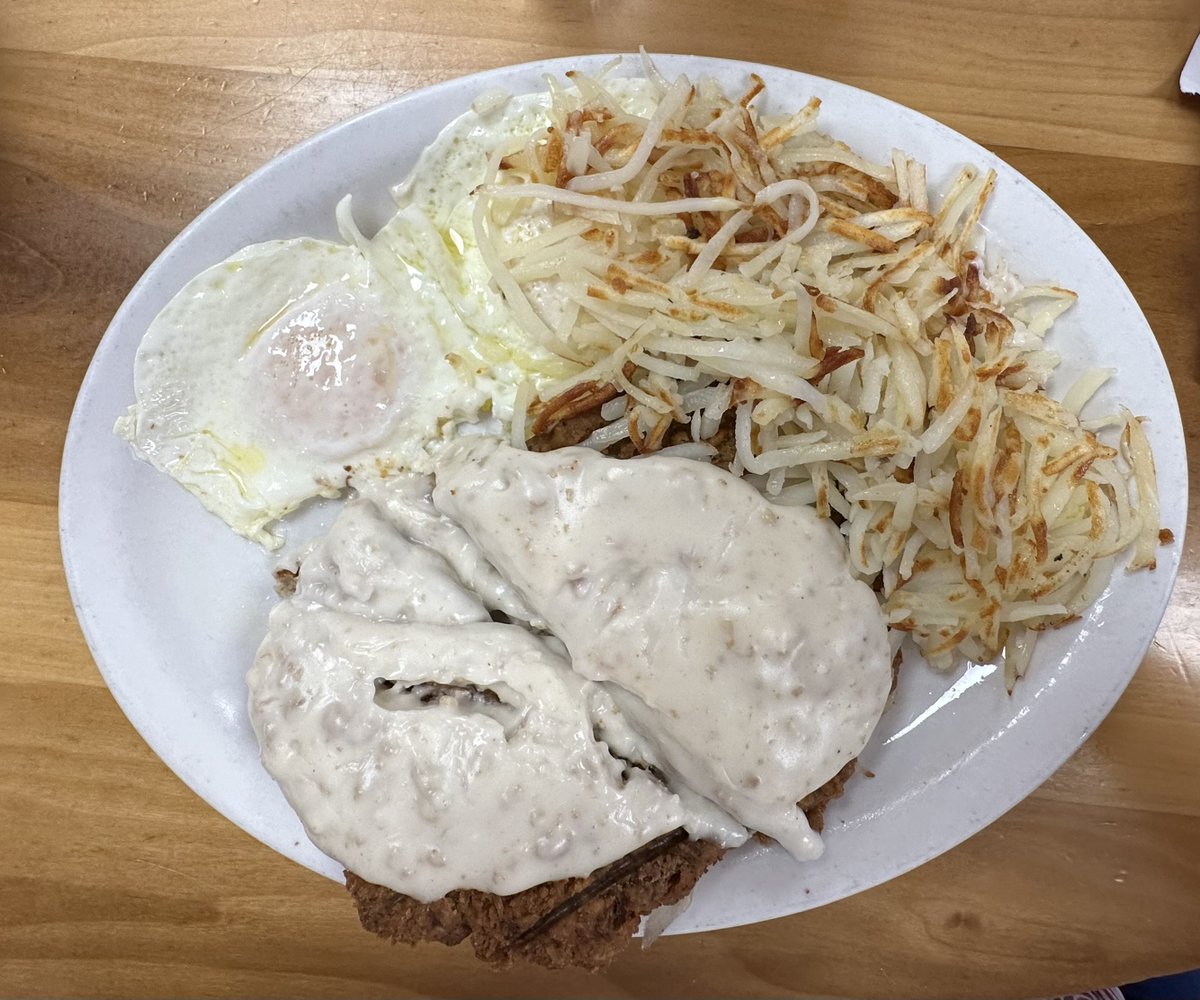 SpringhurstHC's tweet photo. Sero's is just what the doctor ordered!
Well, maybe not the country fried steak with gravy and hash browns, but the fellowship was.
#SpringhurstVillaLife https://t.co/8hbnDqVzl5