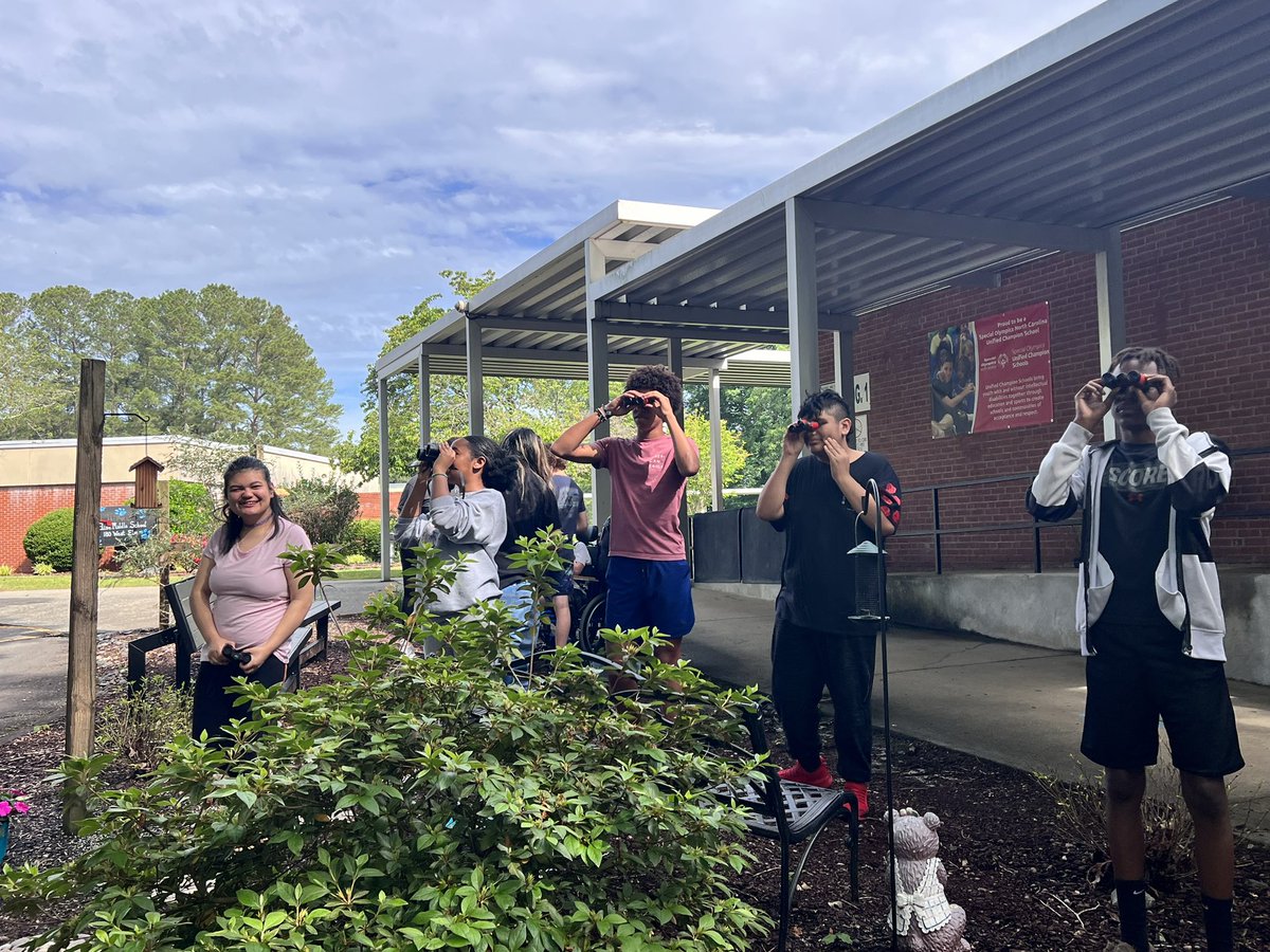 What kind of beak is the easiest for birds to use? Our students enjoyed diving into learning about birds~ by pretending to be a bird and pick up varied items with their make shift beaks + bird watching. Student leaders = success for everyone!
#EliseMiddleSchool
#reverseinclusion