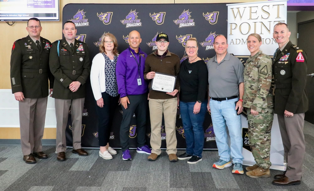 National Guard on Twitter "We're starting off our GuardGrad features