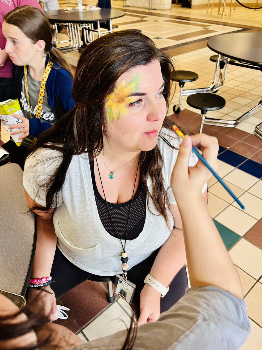 Bobcat #FieldDay has begun! Students & teachers are enjoying #Facepainting by our amazing #ArtStudents perfecting their craft.❤️💙🐾🎨 #WeArePearlandISD