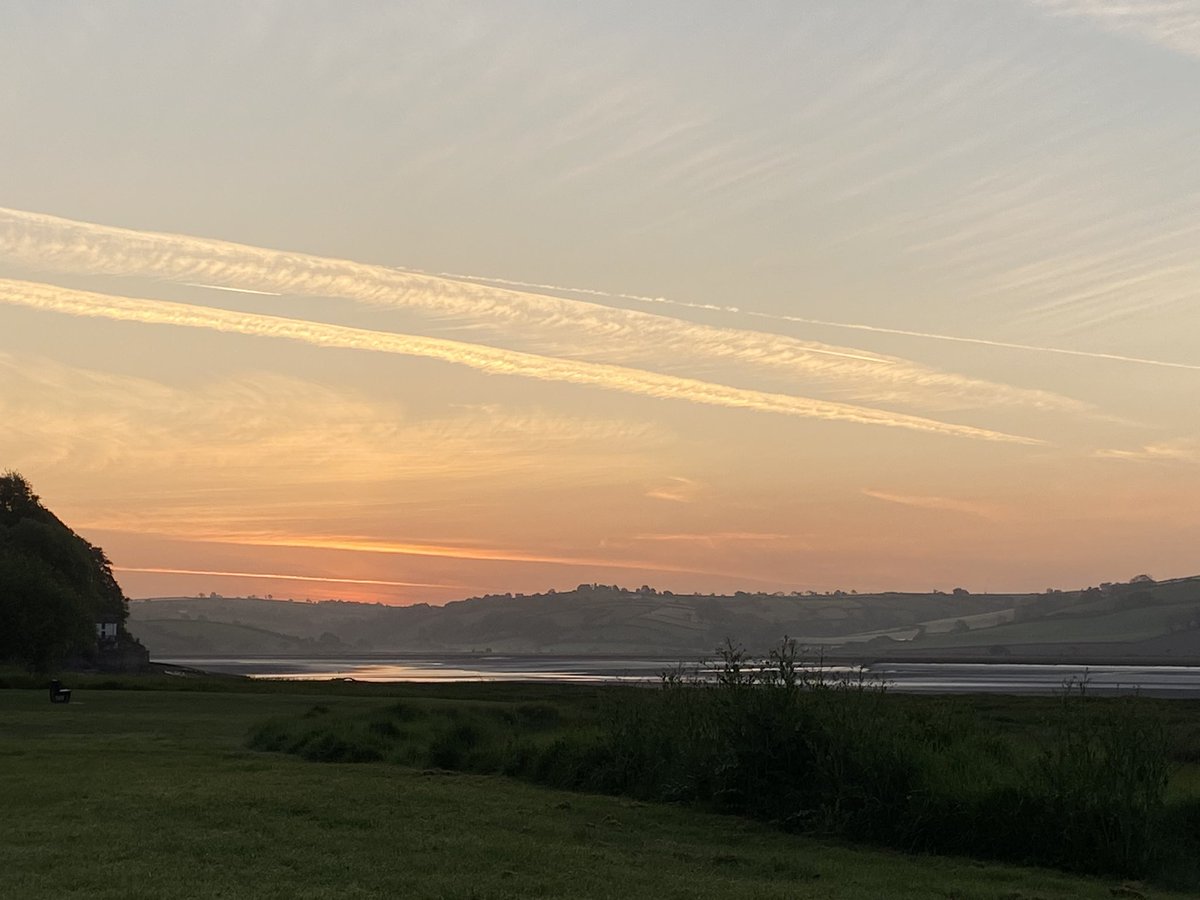 suedonovan's tweet photo. Very early 4:30am start this morning to see sunrise in Laugharne, but well worth it. A special time of day to witness. Pics from my phone. #TravelPhotography https://t.co/HIBsps5IXM