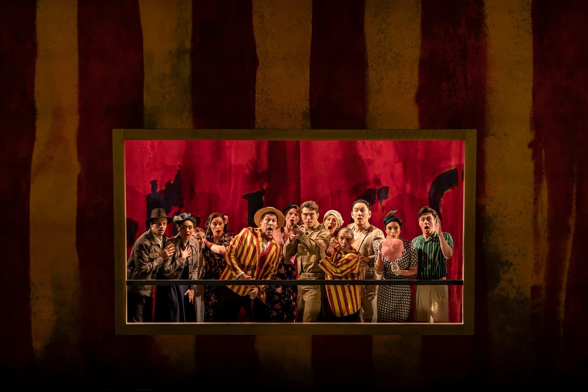 We're excited to see our very own Dickon Gough in this Aspects of Love snaps! 

See him in the show alongside Michael Ball and Laura Pitt-Pulford at The Lyric Theatre! 

📸:  Johan Persson