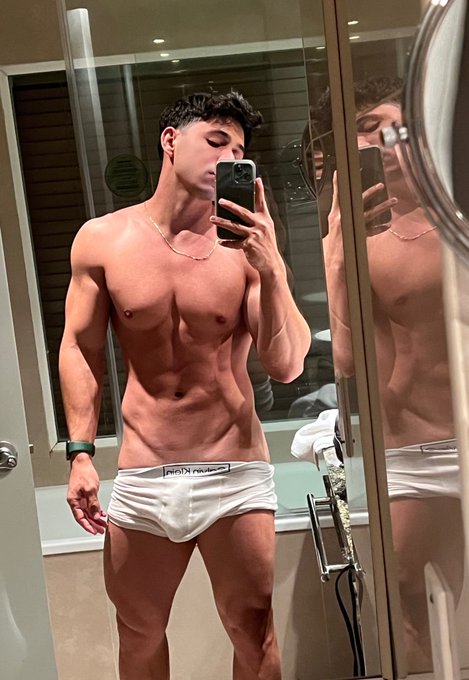 🥵 https://t.co/Uj4NiPXguk