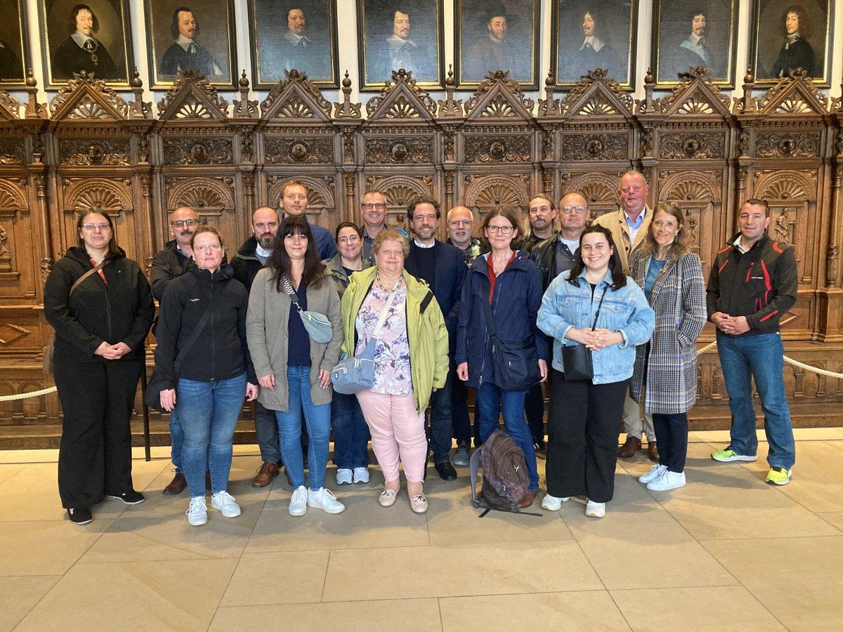 Nach einem Tag voller Austausch rund um den Umsetzungsstand des #Bürgergeld-Gesetzes in den kommunalen Jobcentern ist der VR3 auf den Spuren des 375-jährigen Westfälischen Friedens🕊️in #Muenster unterwegs. #Benchlearning (hm/jst)