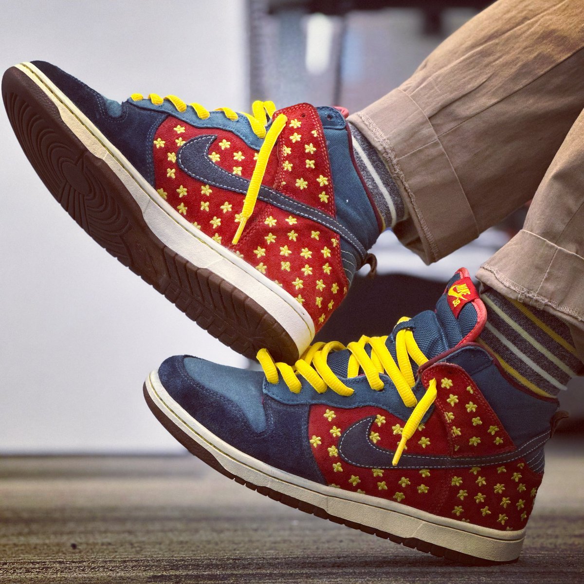 Giggity! Day 24 of 31 days of wearing Dunks: 2009 #NikeSB #Dunk High “Quagmire”.  Definitely a rare one to come across.

#SNKRS #Sneakers #Kicks #WDYWT #WOMFT #YourSneakersAreDope #Shoes #WearYourSneakers #WearYourKicks #KOTD #SNKRSLiveHeatingUp #Sneakerhead #AtmosCollectorsClub