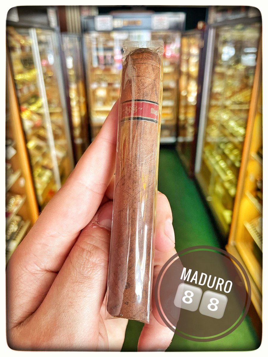 Good morning family! Today’s highlight is the Illusione 88 Maduro! 💨 

Notes of soft leather, white/black pepper, mineral, and nougat sweetness coat the palate from beginning to end! 🤤

#beverleycigarstore #stauntonva #lovestaunton #sddadowntown