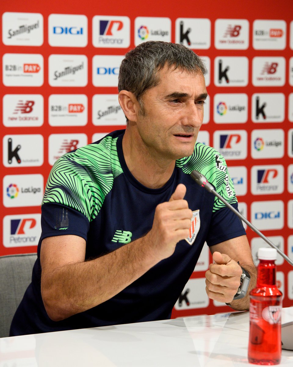 AthleticClub's tweet photo. 🧐 "Tenemos una gran oportunidad mañana" 

🎙️ La comparecencia completa de Ernesto Valverde, aquí 👉 https://t.co/5RGaIj2faK

#OsasunaAthletic #AthleticClub 🦁 https://t.co/pMlAZ2fJMa