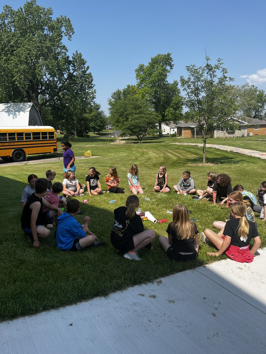 mrsroberts4b's tweet photo. Celebrating the last full day of school with our own version of Duck, Duck, Goose we like to call… 4th, 4th, 5th!! https://t.co/nLIHa0sKmY
