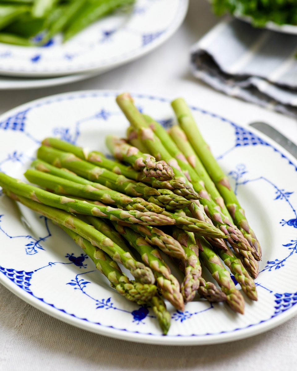 How beautiful are these gorgeous green spears? The British asparagus season runs from 23rd April – 21st June so make the most of it while you still can!