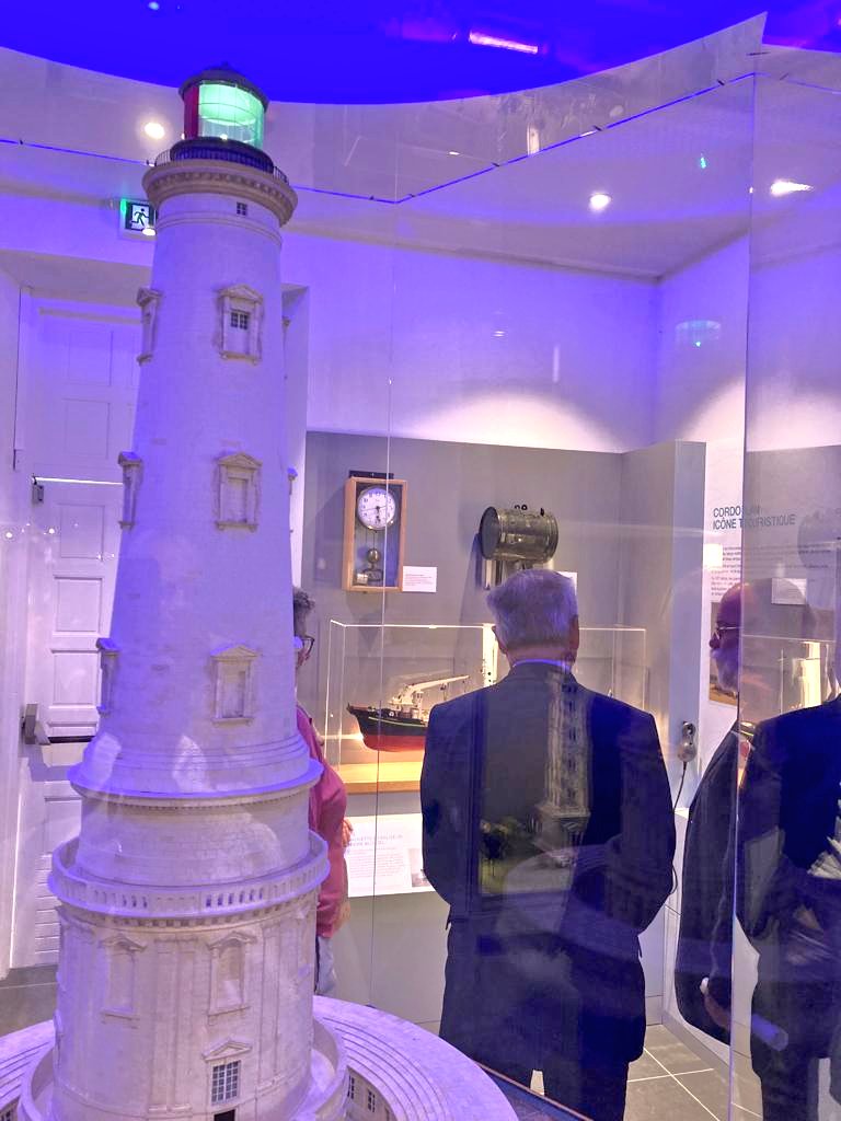 PrefAquitaine33's tweet image. #Culture | Le préfet Étienne GUYOT a inauguré avec les acteurs locaux le musée phare de Grave (33)

➡️ Après 3 ans de travaux, le monument historique dédié au phare de #Cordouan, inscrit au titre des monuments historiques, rouvre ses portes.

➕d’infos👉bit.ly/43qeMUM