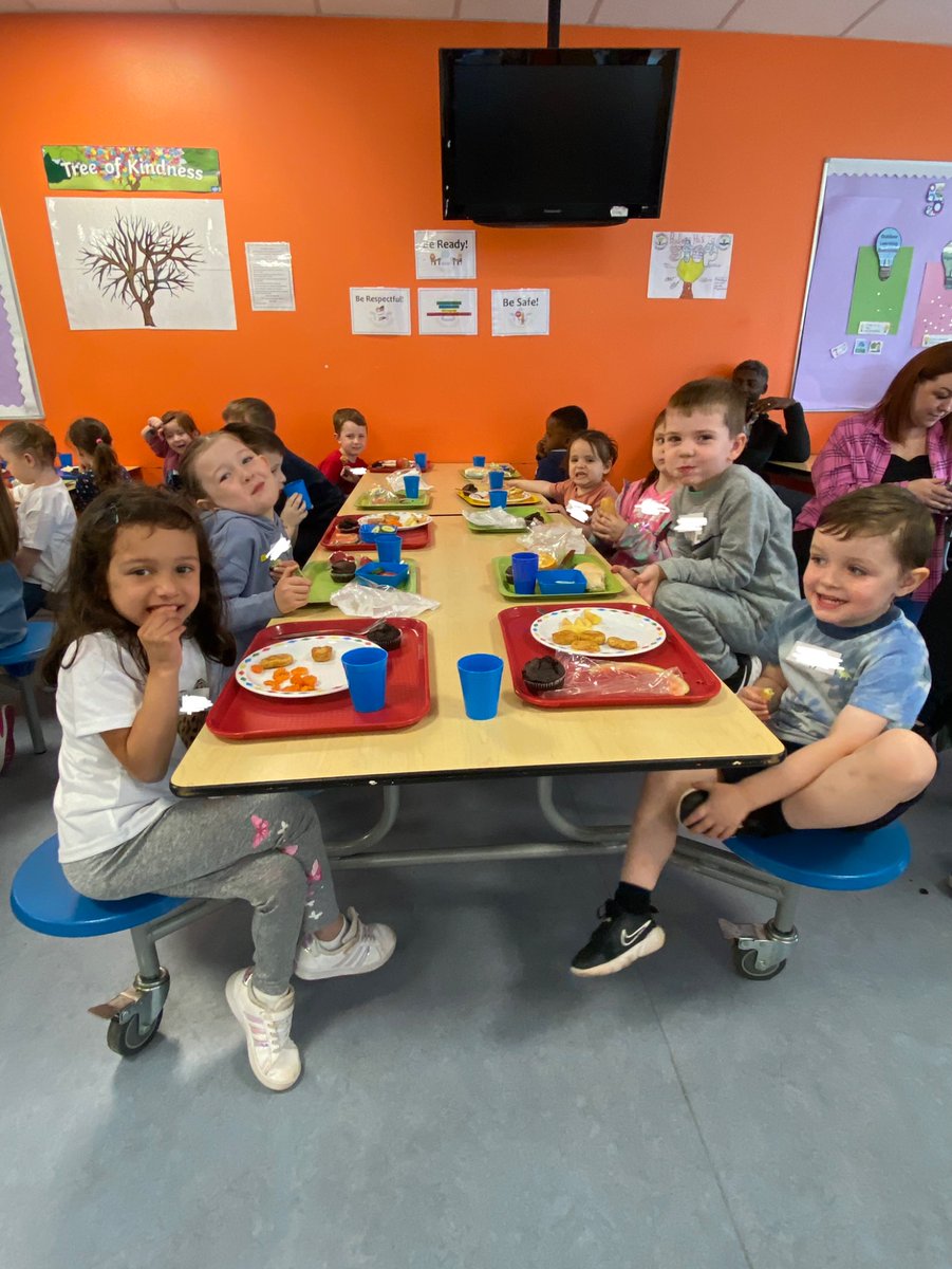 AitonPs's tweet photo. How good it was to see next year’s Primary 1 class this morning! 😃 Our school cook was delighted to meet you and can’t wait to cook for you when you start school! We hope you all enjoyed your first school lunch today.
#transitionvisit. #healthyeating https://t.co/PDPKWpDGZZ