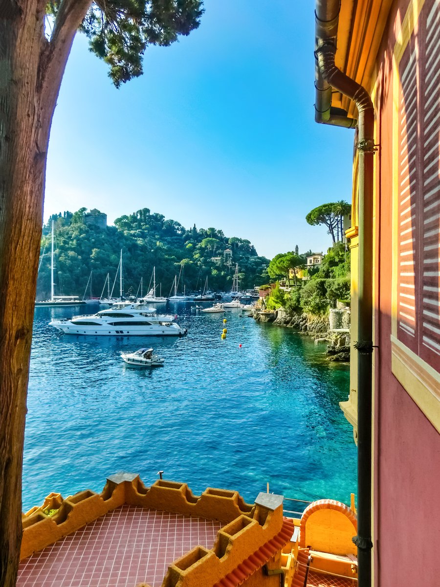 LuggageFree's tweet photo. Living la dolce vita 🌞

#italy #italian #italia #portofino https://t.co/NIV9cgUzO2