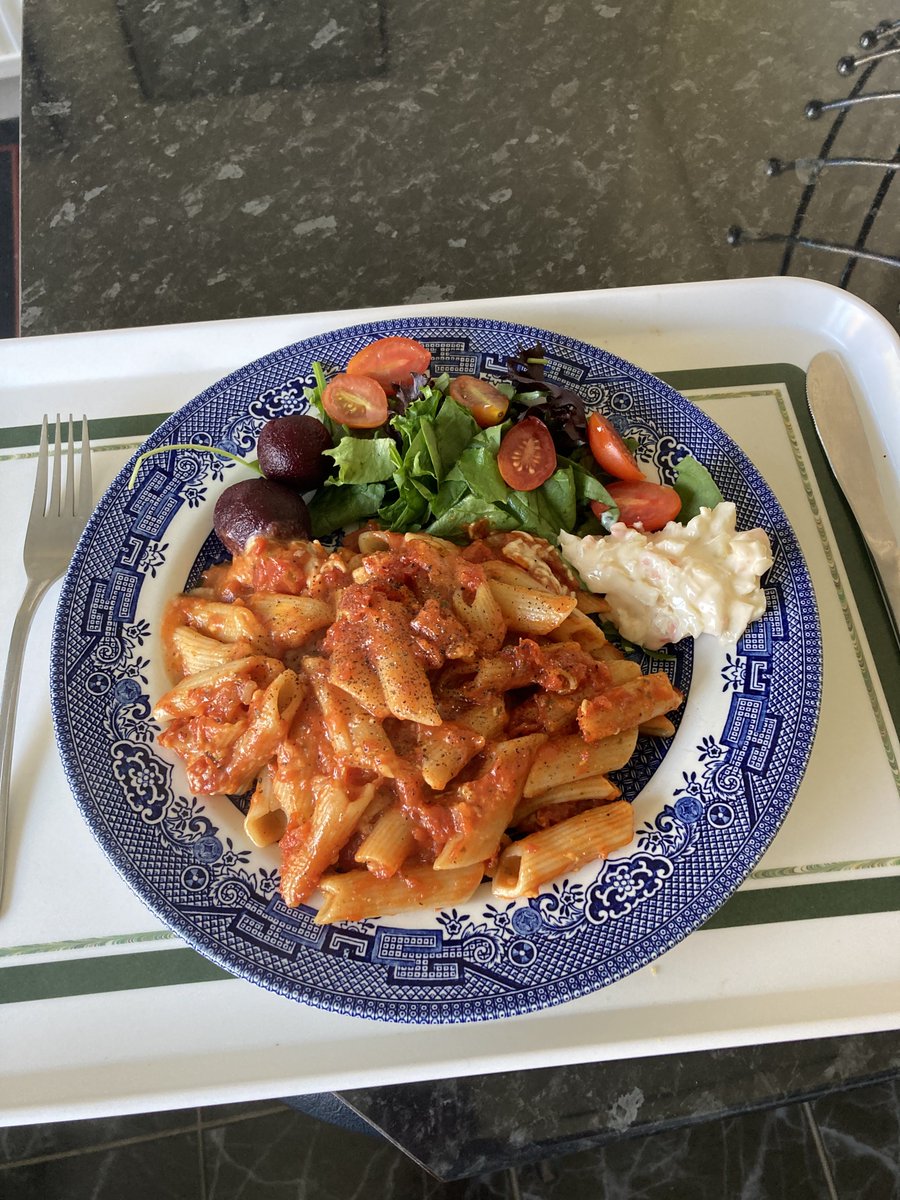 Chicken pasta and salad, just what you need on a hot sunny evening Al fresco . Have a lovey evening all 👍☀️