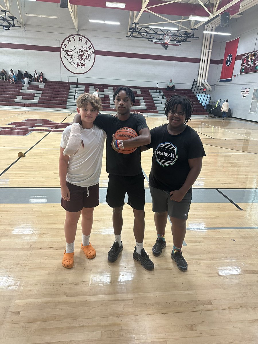 SmyrnaPhys_Ed's tweet photo. 3v3 Basketball Champions🏀 #8thgradeday @SmyrnaMiddle https://t.co/bd4QIDy96A