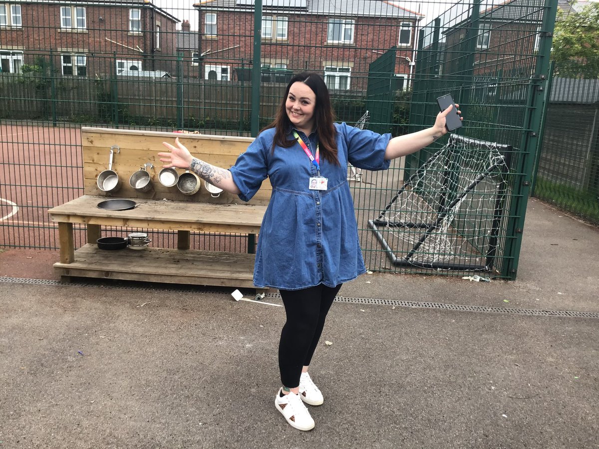 AndersonEMiss's tweet photo. This week in Rainbow Room we have been exploring the wonderful outdoor areas of school. 
We have been on many a scavenger hunt using our senses.
One lucky explorer spotted a wild Miss Flynn. 🌈
@SMemorial @ThriveApproach https://t.co/i1JeeqbTej