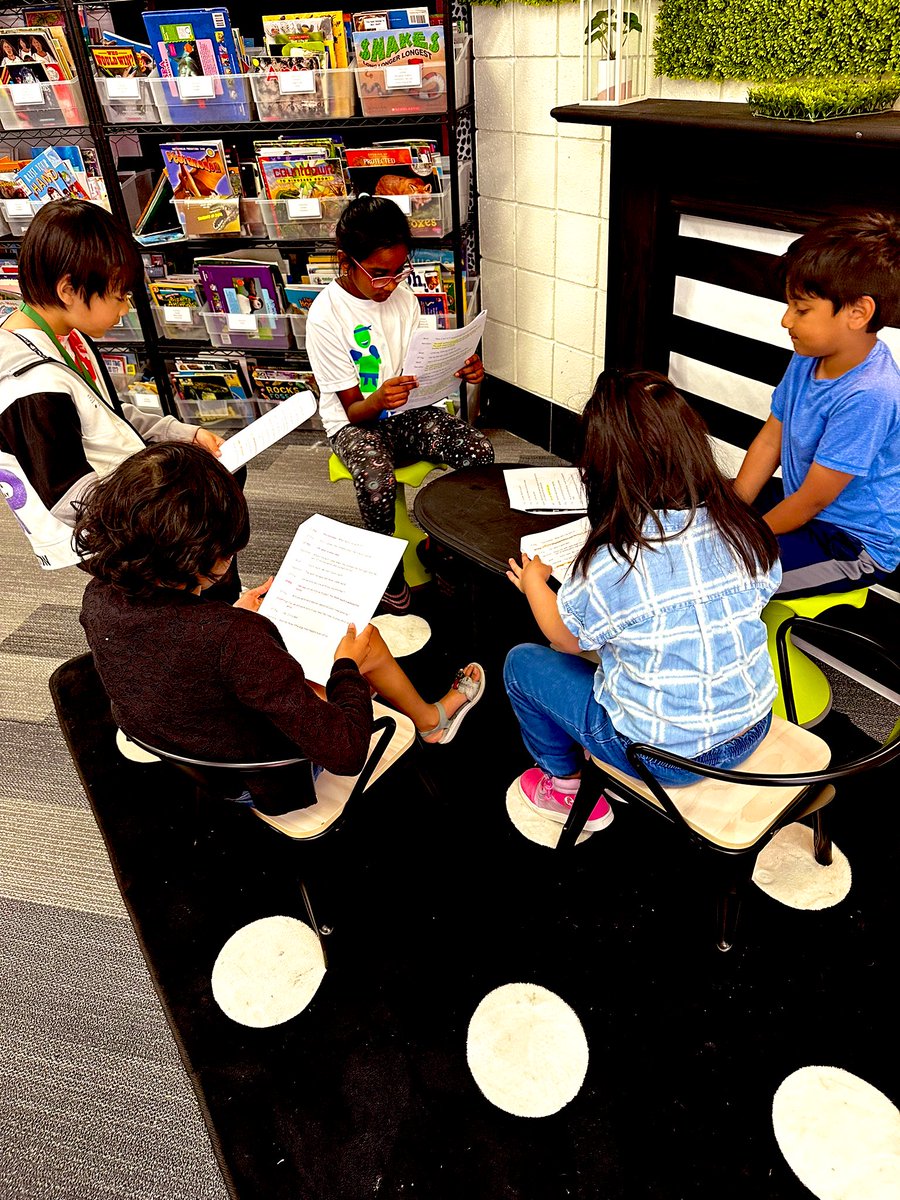 MELISSACYRUS14's tweet photo. It's a beautiful day to start practicing our Reader's Theater lines! 💚💚💚 #novipride #parkviewpride #2ndgrade @NoviParkview @NCSD https://t.co/NUUYFUeovs