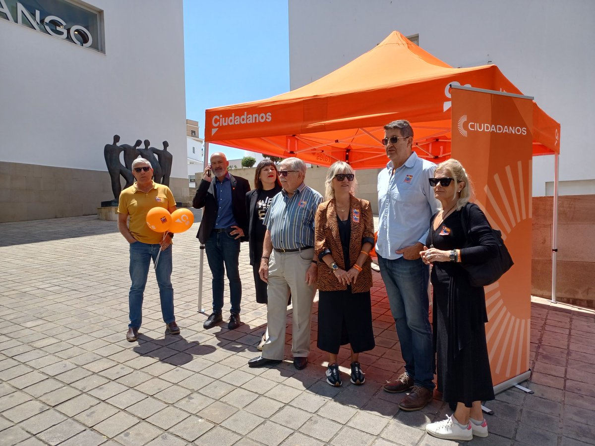 🟠<a href="/CsCeuta/">Ciudadanos Ceuta</a> se ha referido a la falta de viviendas en la ciudad. 
La formación naranja propone la aplicación de las vías del Plan Nacional de Vivienda, la erradicación de la infravivienda y el uso de la vivienda pública ya existente, así el suelo de Defensa para la construcción.