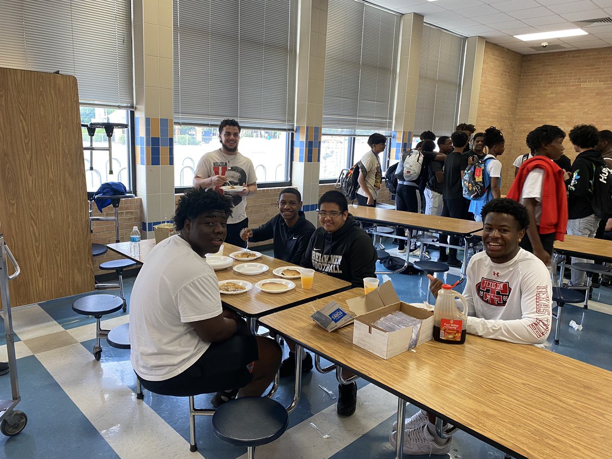 In addition to starting a great tradition for Apollo Athletics, what made it even more special was sharing it with these Panther/BHS greats! I am so happy that they spent the morning with us! I can’t believe these boys are college bound!
@Apollo_JH @CoachNine7 @berknerathletic