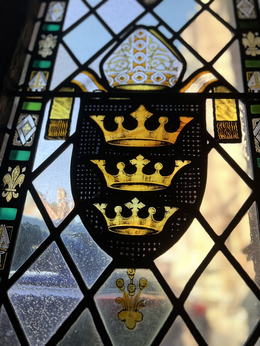 jonathanboakes's tweet photo. Sour faces and three crowns, Bristol Cathedral. #graveyard #stainedglass #threecrowns #bristol #cathedral https://t.co/wxr4289CLl
