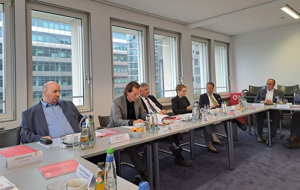 Sergey Serebranski (@sserebranski) on Twitter photo Im Rahmen der gestrigen Sitzung der BVMW-Kommission #Außenwirtschaft haben unsere Expertinnen und Experten über die Änderungen zum #Fachkräfteeinwanderungsgesetz diskutiert.
Ein besonderer Dank geht an unsere hochkarätigen Referent:innen.
<a href="/BVMWeV/">Der Mittelstand. BVMW e.V.</a> Im Rahmen der gestrigen Sitzung der BVMW-Kommission #Außenwirtschaft haben unsere Expertinnen und Experten über die Änderungen zum #Fachkräfteeinwanderungsgesetz diskutiert.
Ein besonderer Dank geht an unsere hochkarätigen Referent:innen.
<a href="/BVMWeV/">Der Mittelstand. BVMW e.V.</a>