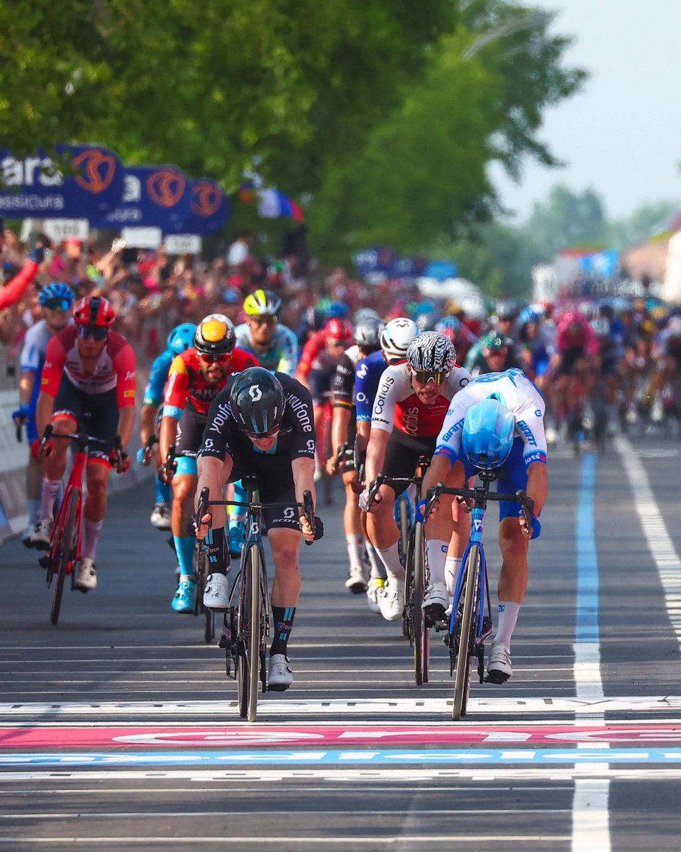 SEGcycling's tweet photo. 🥇 @alberto_dainese takes it home at the #Giro🇮🇹! The former @SEGRacing rider sprinted to victory in a highly contested finale and seized his second-ever Giro win https://t.co/gYNI8TKeDd