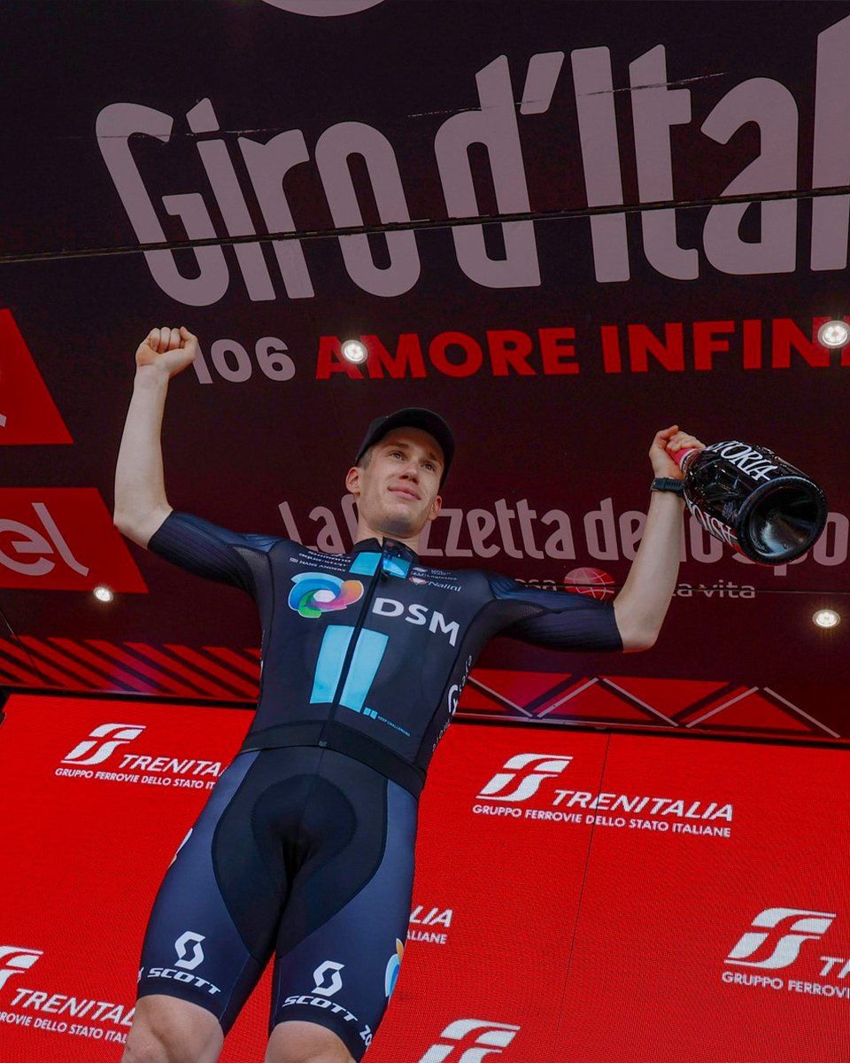 SEGcycling's tweet photo. 🥇 @alberto_dainese takes it home at the #Giro🇮🇹! The former @SEGRacing rider sprinted to victory in a highly contested finale and seized his second-ever Giro win https://t.co/gYNI8TKeDd