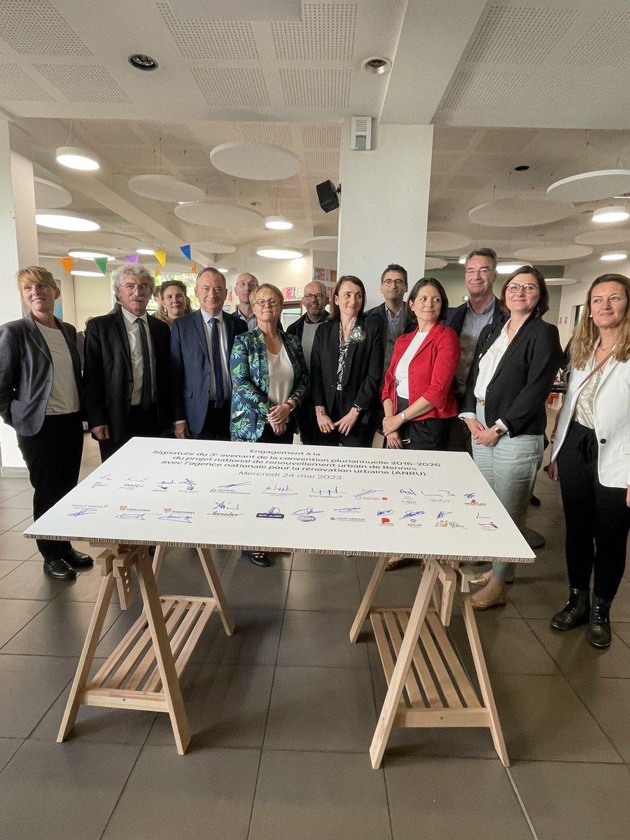 Espacil's tweet photo. ✍️Par la signature de l’avenant 3 de la convention @AnruOfficiel, Espacil conforte son engagement en faveur de la #transformation #urbaine des quartiers, au service des #habitants et de la #qualité de vie. https://t.co/gWn2uuUfGW