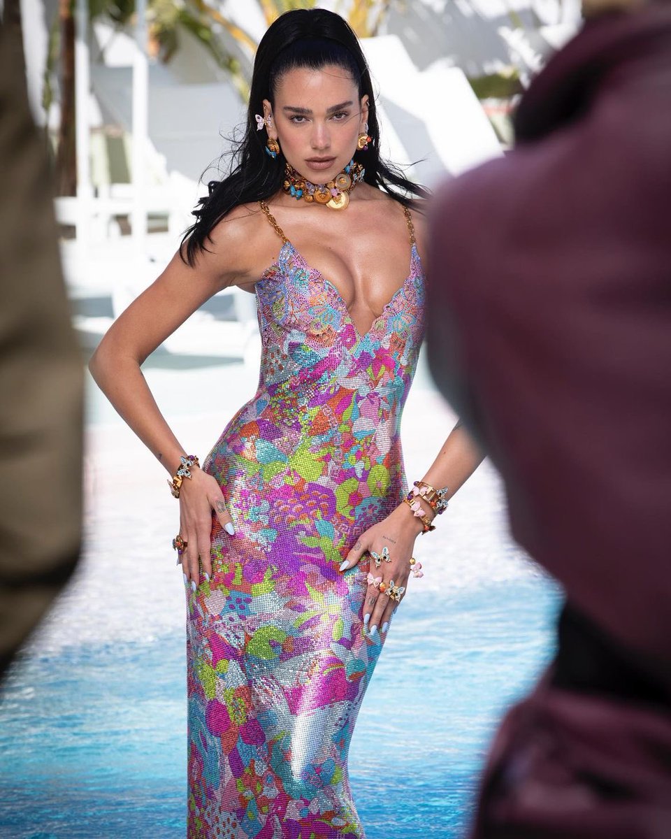 dlipahungary's tweet photo. 📸 | @DUALIPA behind the scenes for ‘La Vacanza’ #2 https://t.co/DUOyAmPOKz