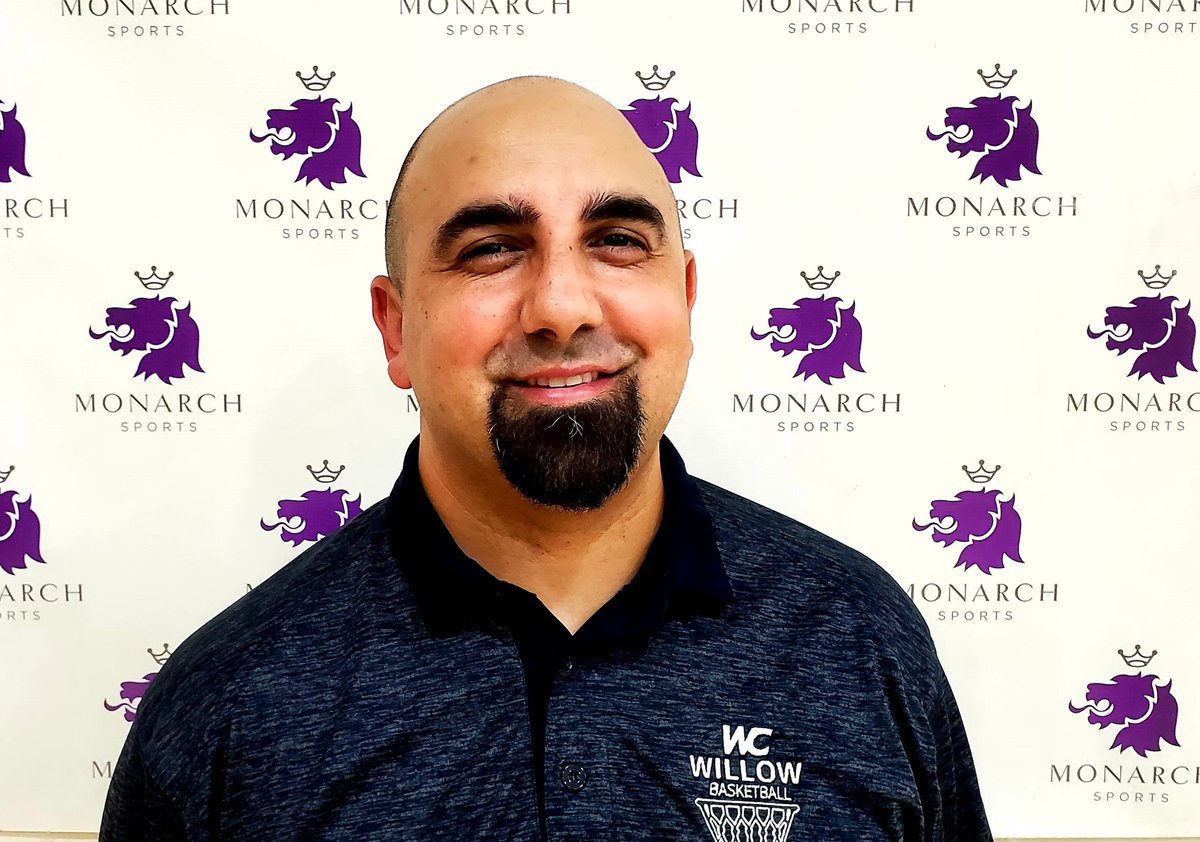 MonarchSportsAZ's tweet photo. DYK @CoachColletti, who's HC at @willowcanyonbb, is an alumnus of Paradise Valley HS? He also has TWO Master's Degrees ๐จโ๐! The Wildcats are playing in the EoS Sizzle (June 16/17) at Saguaro HS!
#SmartDude https://t.co/gRL8KuBw3v