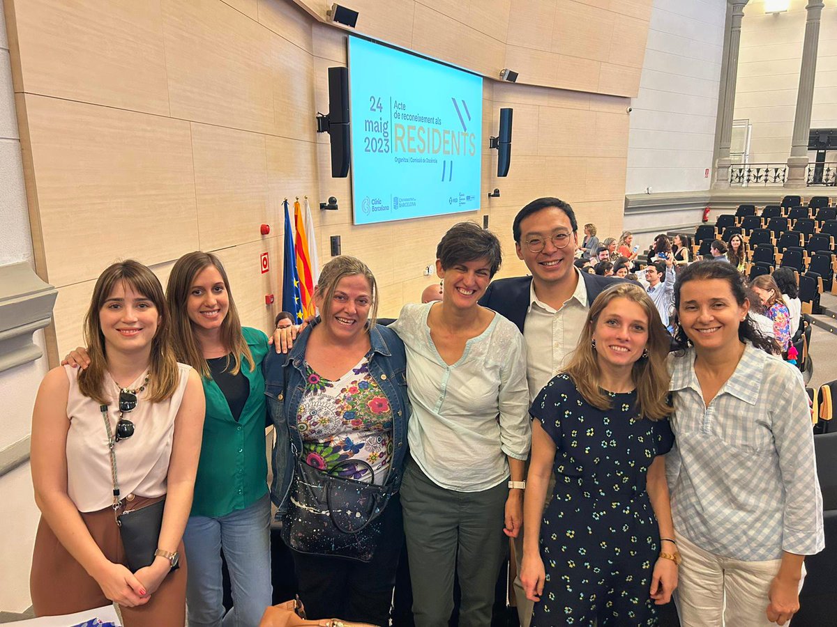 Acte molt emotiu de reconeixement als Residents 2023 <a href="/hospitalclinic/">Hospital Clínic</a> <a href="/CAPSBEsq/">CAPSBE</a> <a href="/UDMAFICclinic/">UDMAFICclinicmater</a> Una altra promoció de #MFiC I #IFiC excepcional. Felicitats a tots!!
