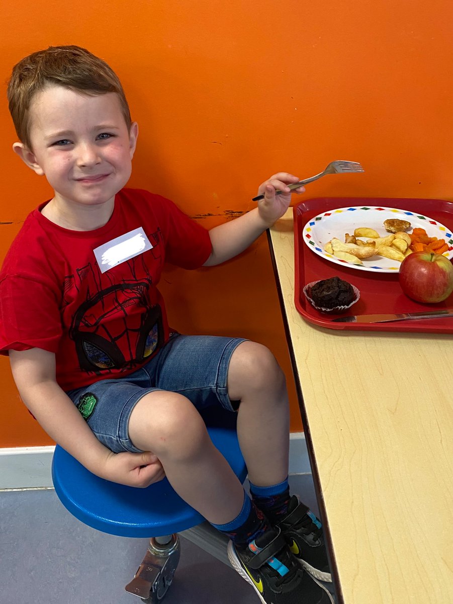 AitonPs's tweet photo. Some more children who will be in Primary 1 next year enjoying school lunch today. 😊
#startingschoolinAugust #newPrimary1. #transitionvisit #healthyeating https://t.co/CrLRUmliFq