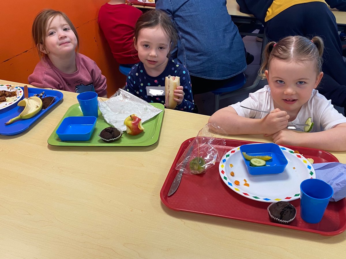 AitonPs's tweet photo. Some more children who will be in Primary 1 next year enjoying school lunch today. 😊
#startingschoolinAugust #newPrimary1. #transitionvisit #healthyeating https://t.co/CrLRUmliFq