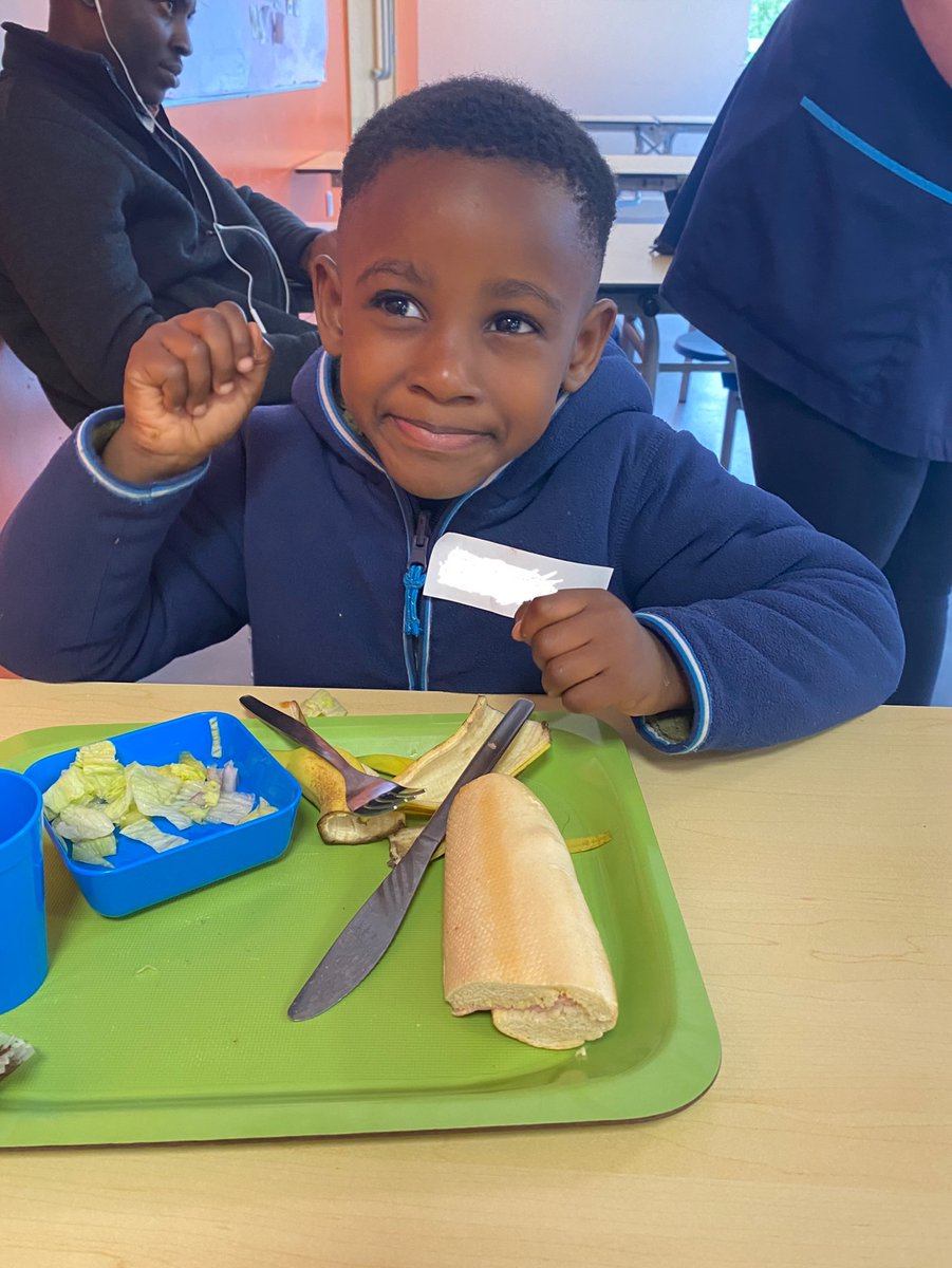 AitonPs's tweet photo. Some more children who will be in Primary 1 next year enjoying school lunch today. 😊
#startingschoolinAugust #newPrimary1. #transitionvisit #healthyeating https://t.co/CrLRUmliFq