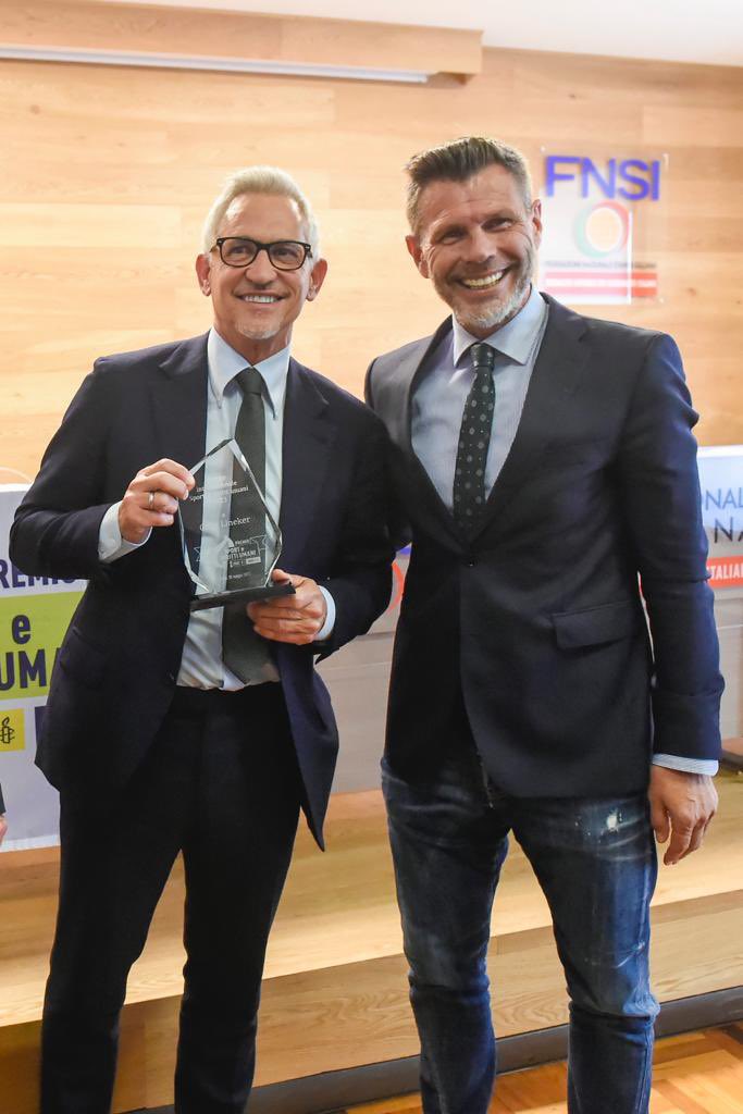 Really honoured to receive this Sport and Human Rights award from <a href="/amnestyitalia/">Amnesty Italia</a> and #Sport4Society. Especially pleasing was to receive it from Zvonimir Boban. A great football man and friend. 🙌🏻