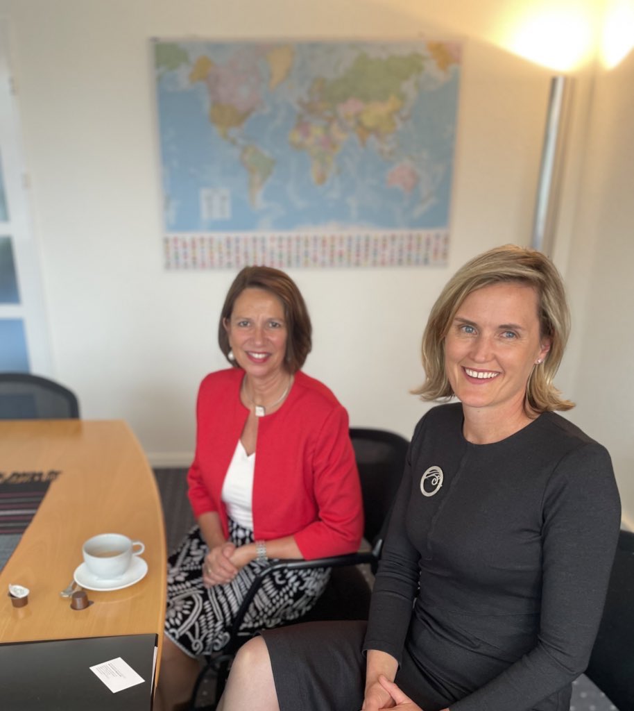 AusAmbCH's tweet image. Interested in living and working in Australia 🇦🇺 🏄‍♀️? 

The 🇦🇺-🇨🇭#WorkingHolidayMaker Program or #Traineeship Scheme could enable this.

Great discussing these programs and more today with @SchranerBurgen1 

Find out more:➡️ immi.homeaffairs.gov.au/visas/getting-…

➡️ eda.admin.ch/countries/aust….