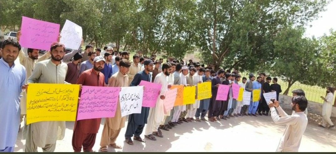 Naseerabad division comprises of 6 Districts and is one of the most populated and fertile regions of Balochistan. 

BUT.. without a university.

#weneeduniversityofnaseerabad