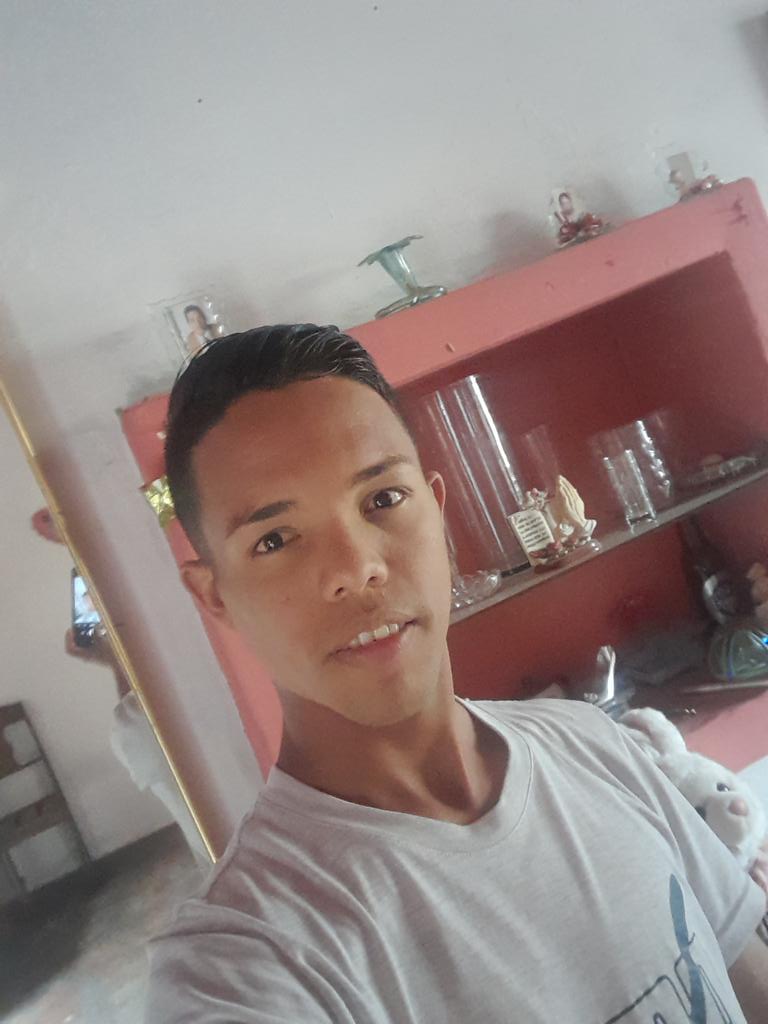 enderson0325's tweet photo. @ManuelRivas12 Buenos dia https://t.co/MC0c8eMljH