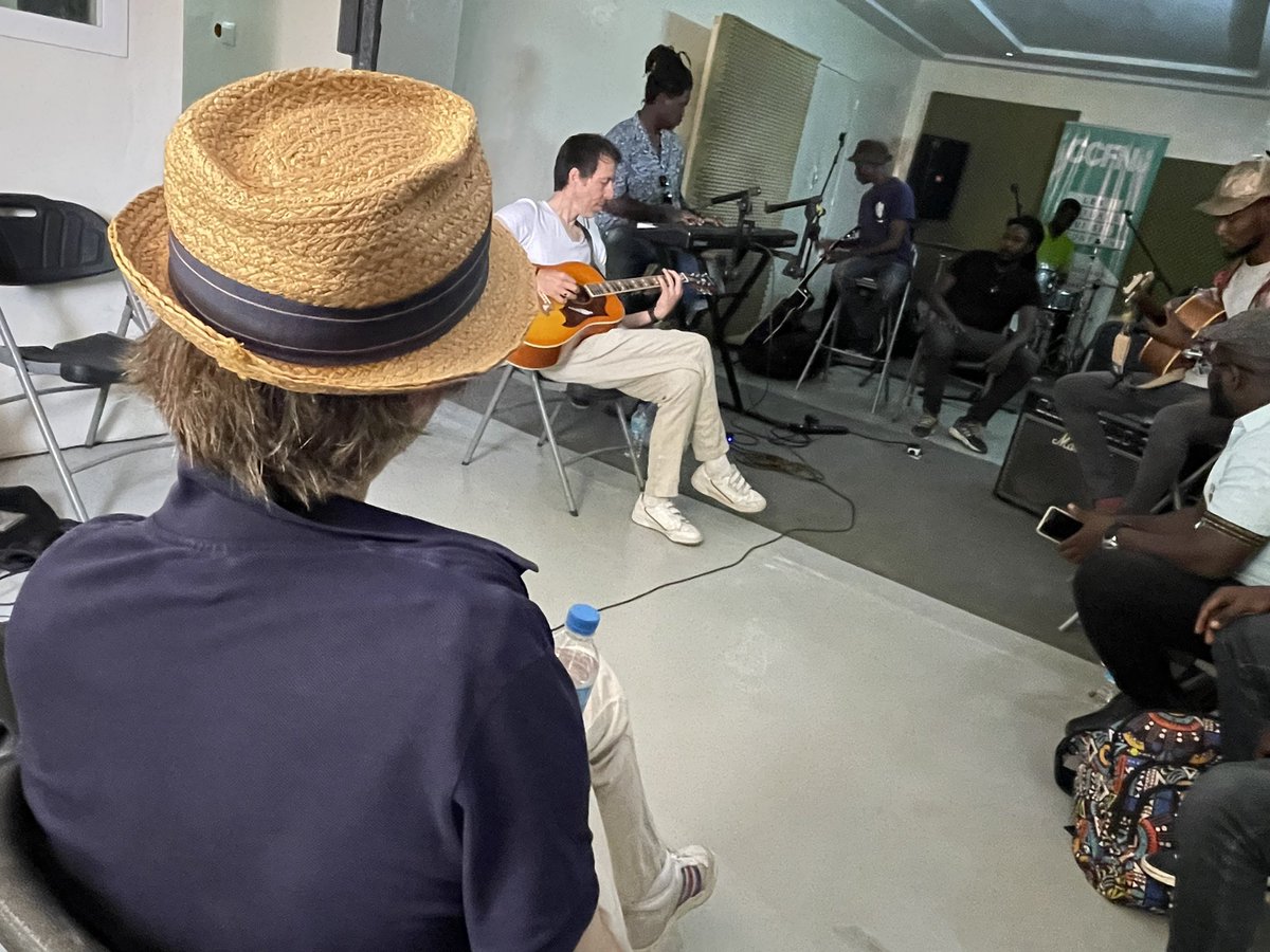Workshop du groupe <a href="/archimedemusic/">Archimède</a> , en cours au studio du <a href="/ccfnjr/">@ccfnjeanrouch</a> avec des musiciens nigériens et de la région. Beaux échanges autour de la composition et l’écriture de chanson, sur fond de réflexion sur les enjeux des métiers de la musique. <a href="/ambafr_au_niger/">La France au Niger</a> <a href="/IFParis/">Institut français</a>