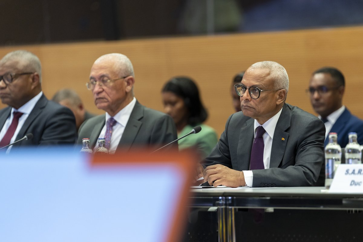 #GoInternational
🇨🇻🇱🇺 Accueillis par <a href="/fernandernster/">Fernand Ernster</a> et <a href="/CarloThelen/">Thelen Carlo</a>, les Chefs d’États ont participé à une table ronde économique aux côtés des Ministres <a href="/FranzFayot/">Franz Fayot</a> et <a href="/ClaudeTurmes/">Claude Turmes</a>.