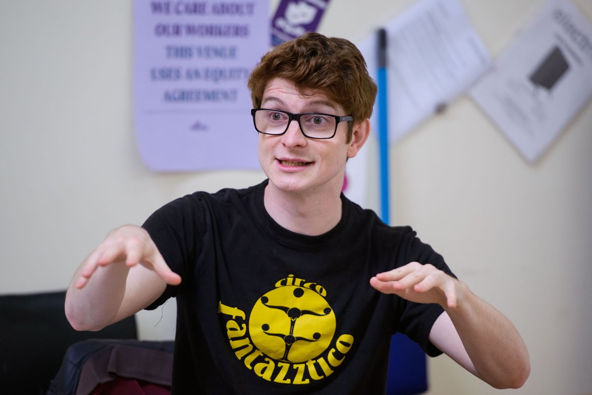 PlayPiePint's tweet photo. First look at #TheDevilDrinksCava by @jdizzlestewart  in rehearsals!🍾🏳️‍🌈

This new comedy-drama in association with @ArtsSanctuary  is a queer re-imagining of the film about three people whose hidden truths come out during one night in a maze... https://t.co/gZgrsidG2r