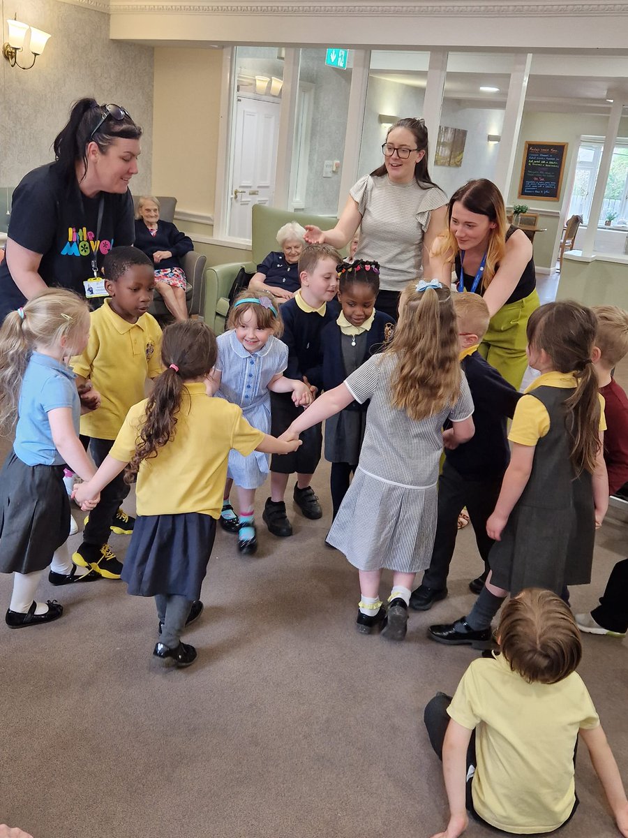 Wellburncare's tweet photo. What a fabulous day our resident's at St George's &amp; Glenholme House had when their friends at Little Movers came to visit for another fun day of intergenerational dancing sessions!

#littlemovers #dancing #getmoving #intergenerationalactivities #carehomeactivties #children https://t.co/P7MhfkQTun