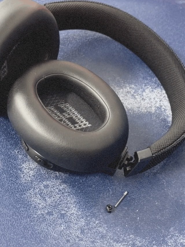 hibiscushaiti's tweet photo. @JBLaudio what is the warranty on headphones, mind just fell apart after a couple of months https://t.co/dIEHsV7gvs