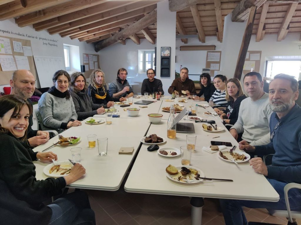 Creaccio's tweet photo. 🥧🐣 Una nova marca aglutina vuit petits productors agroalimentaris d’Osona i el Lluçanès

Directe Productors sorgeix com a continuïtat d’un programa de creixement de @Creaccio  i el @Cons_Llucanes en el que van coincidir les vuit empreses 

Més info 👉https://t.co/deQVINnM7M https://t.co/SSUSzB2Vhc