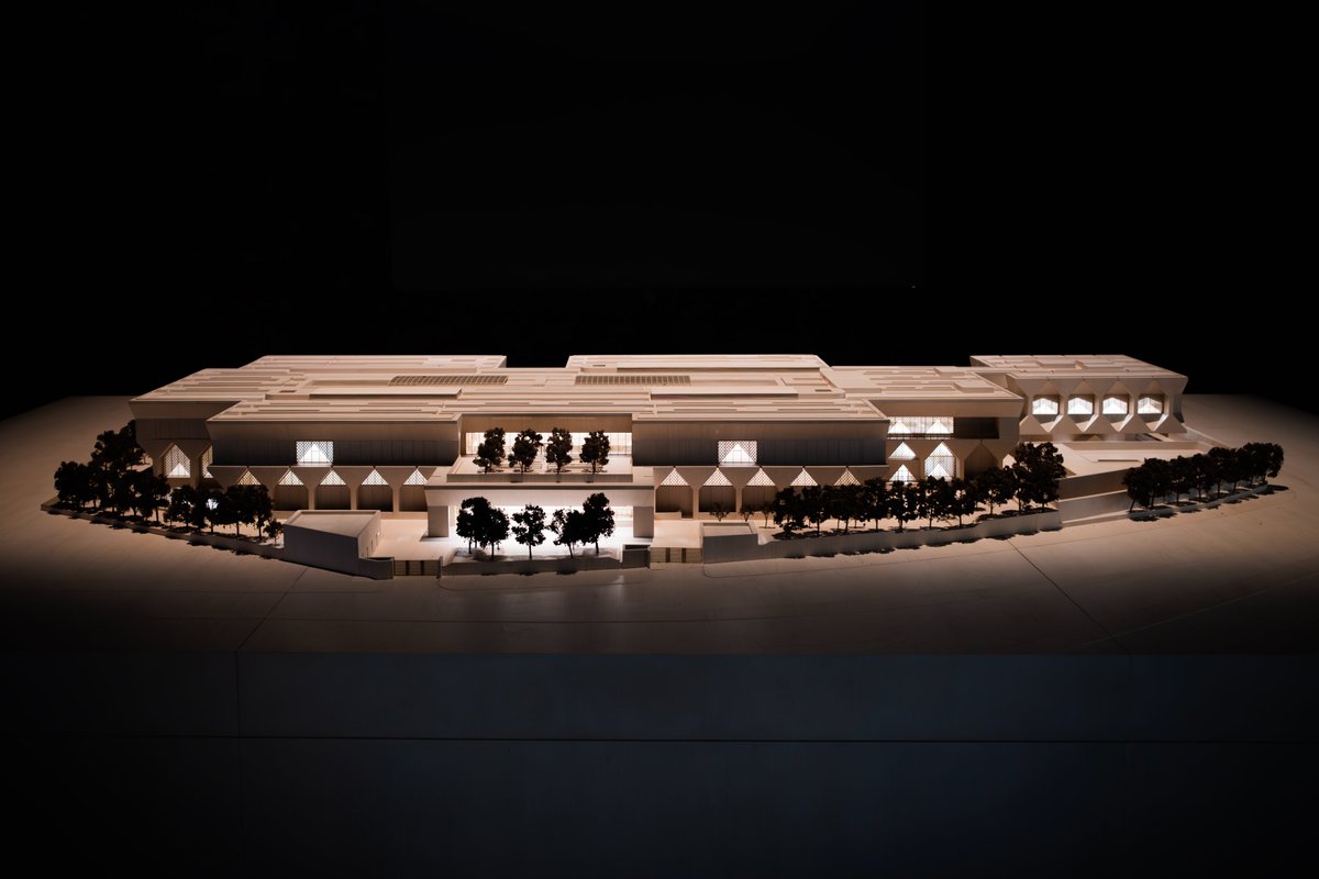 flintculture's tweet image. 🌟 @KNMAIndia&apos;s new building by @dadjaye was unveiled at @la_Biennale. Designed in collaboration with S. Ghosh &amp;amp; Associates, it is set to be India&apos;s largest cultural centre when it opens in Delhi in 2026! 

Find out more here 👇

knma.in

#KNMA #DavidAdjaye