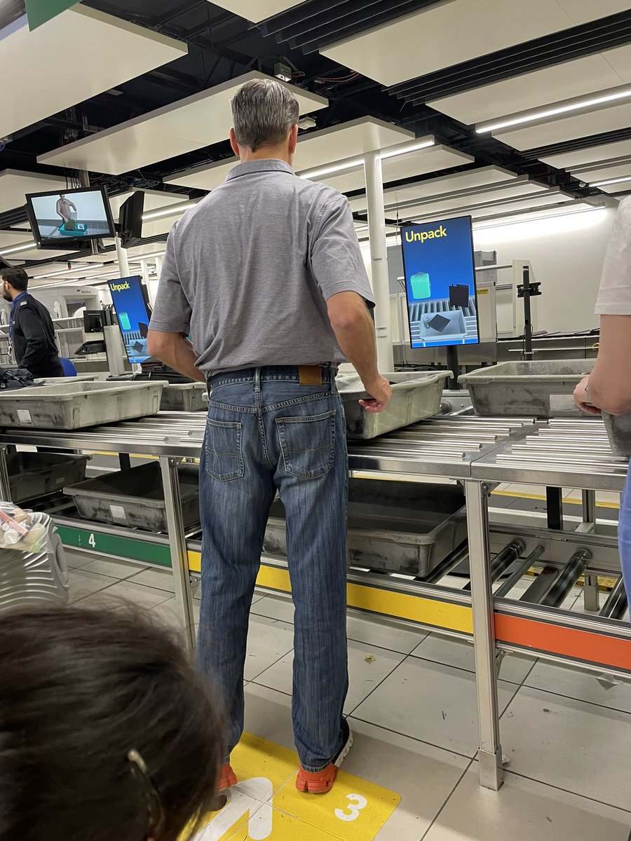 This idiot of a man kicking and screaming and swearing at <a href="/Gatwick_Airport/">London Gatwick LGW</a> because he had to queue. What a fucking moron.