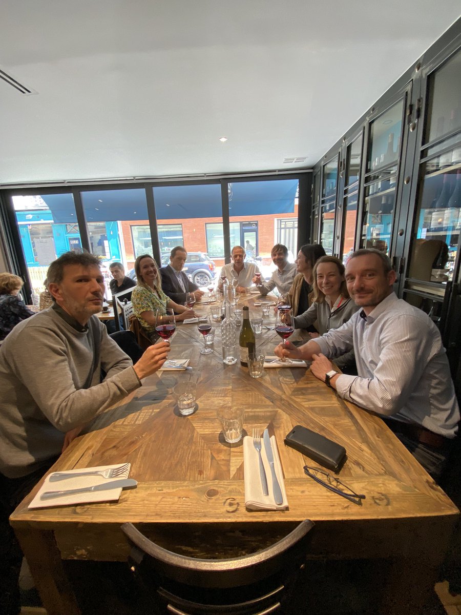 sebastien_evain's tweet image. Déjeuner post-délibérations avec le jury du #prixcoopcom organisé par la @lacoopagricole !

Bravo à tous les candidats pour la qualité de la #CommunicationAgricole vous saurez tout le 7 juin 😉