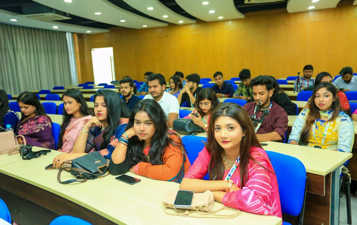 jmc_mediabuzz's tweet photo. A panel discussion on โ๐๐๐ ๐๐๐๐ข๐ ๐ข๐ง ๐๐๐ง๐ ๐ฅ๐๐๐๐ฌ๐ก: ๐
๐ฎ๐ญ๐ฎ๐ซ๐ ๐๐๐ซ๐๐๐ซ ๐๐ซ๐จ๐ฌ๐ฉ๐๐๐ญ๐ฌโ took place at the JMC Media Buzz - Spring 2023 on May 15, 2023, at Daffodil Smart City.
#PanelDiscussion #JMC #DIU #JMCMediaBuzz ๐ https://t.co/XoSd4RRWEe