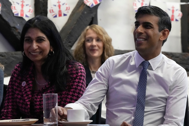 StoryHubOnline's tweet photo. BREAKING: Prime Minister Rishi Sunak has decided that there will NOT be an inquiry into the Suella Braverman speeding row.
Stay tuned for more updates. 📰 https://t.co/8EzDUBdvgu