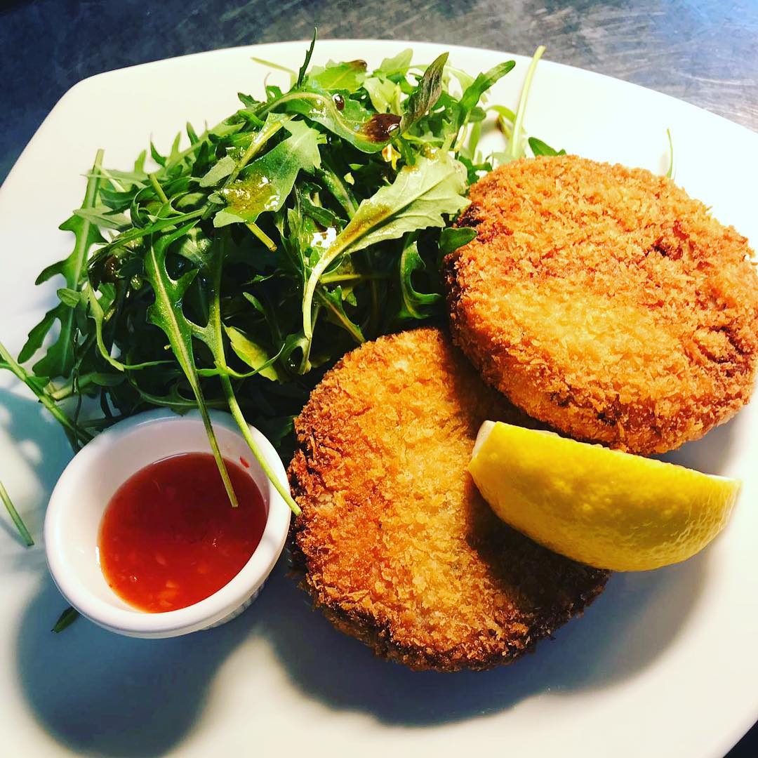 It's a nice sunny day, why not swap your packed lunch for something a little more deserving?
-
#SunnyDayLunch #WhiteHorseHarrow #PubLunches #DeliciousFood  #TreatYourself #EnjoyTheSun #GoodCompany #Foodies #LunchTimeFun #YummyDelights #PubGrub #LunchWithFriends #OutdoorDining