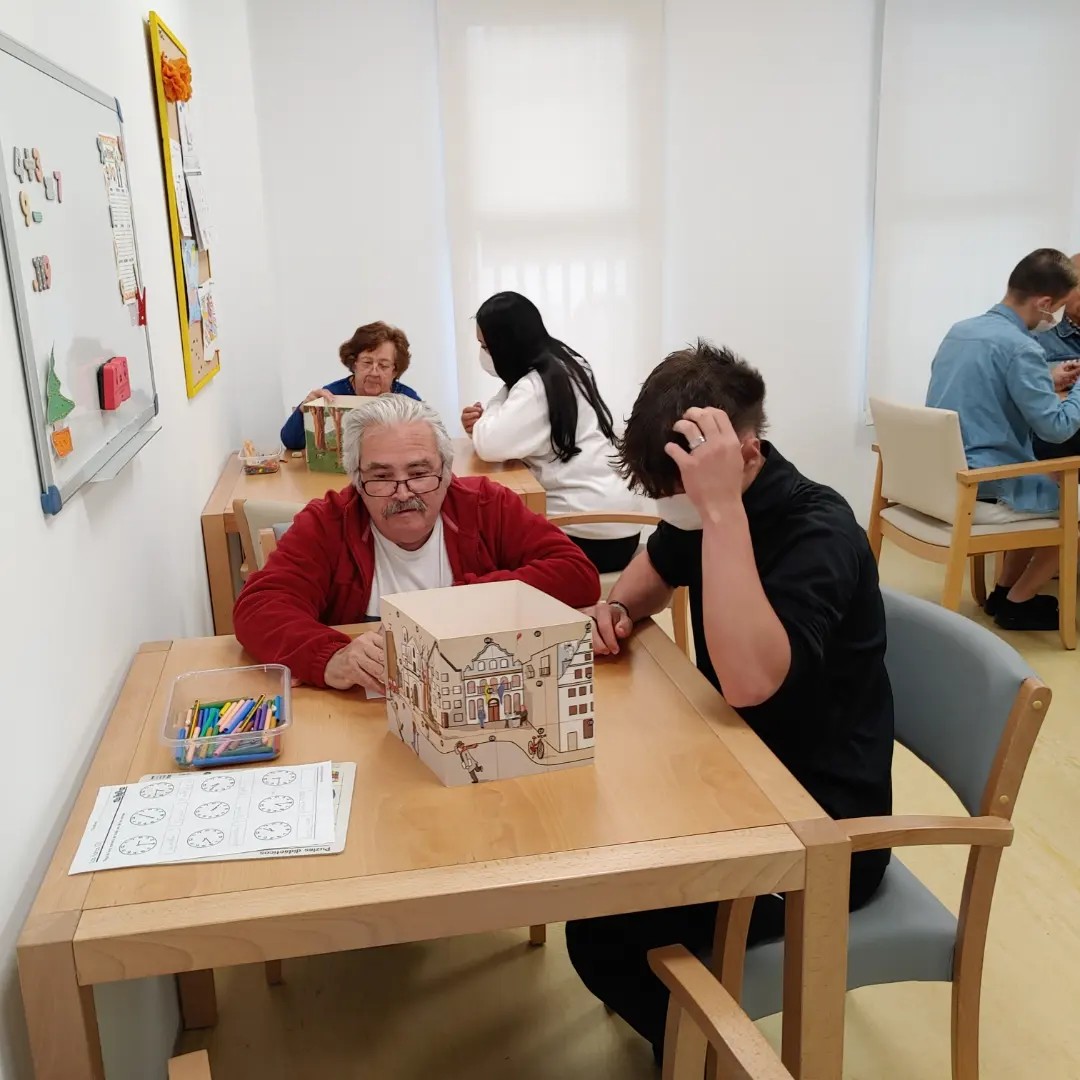 AFALASAFOR's tweet photo. Els alumnes del IES Tirant lo Blanc ens han acompanyat hui i tenen les portes obertes sempre!!! Un plaer. https://t.co/f8PP9NHRzm
